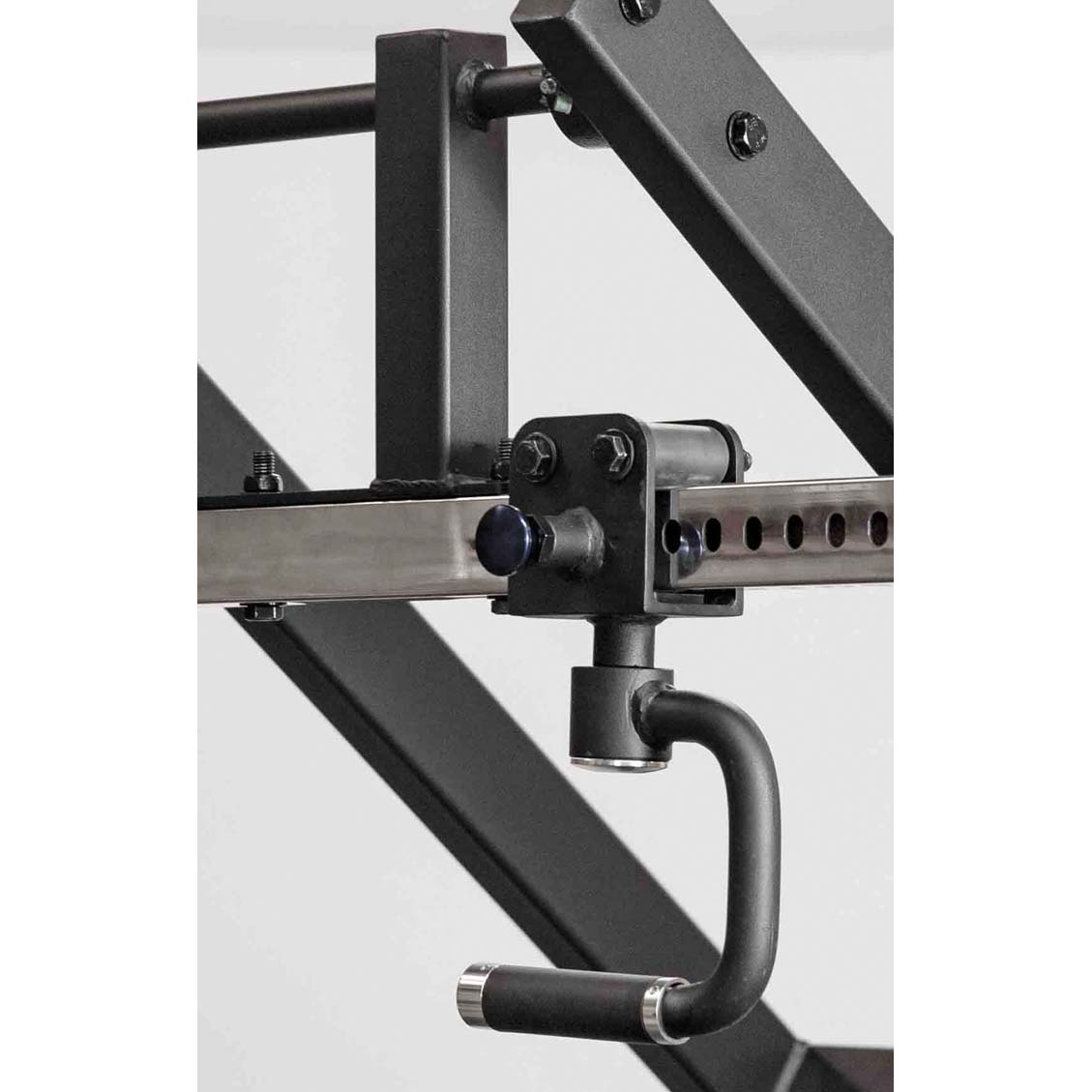 the adjustable handle on a plate loaded pullover machine